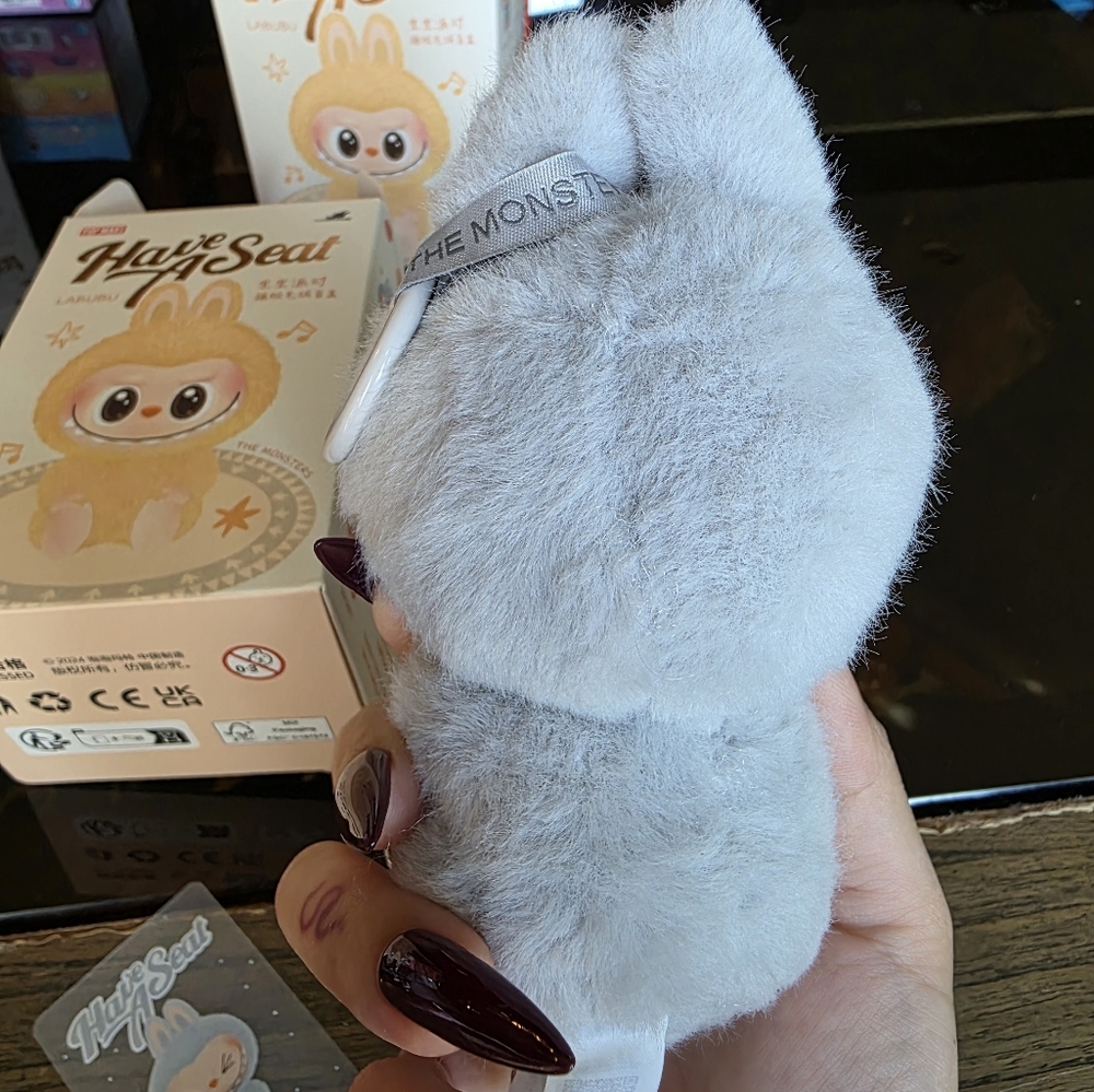 LABUBU Have A Seat HeHe - Picture 4 of 6